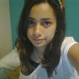 Me gusta pintar,Amo los Libros, me encanta Harry Potter, The Hunger Games, Hush Hush ....  y muchas mas sagas! :D