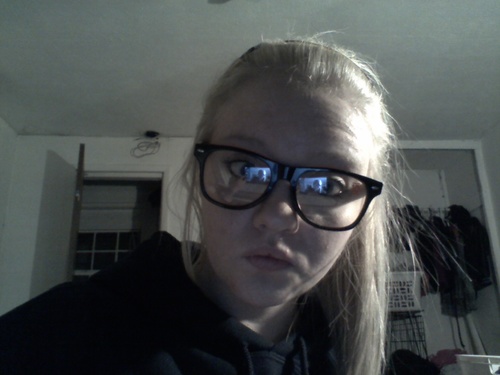 ayo shawty! Its Deserea im 15 and in 9th grade!! I love One Direction, Cher Lloyd, Skrillex/Dubstep, there the best ever!!(: