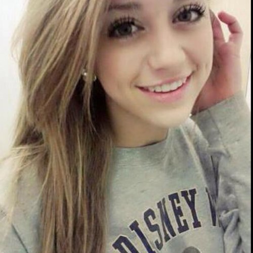 Hi,there im Alyssa.I play softball.I live on the internet.I Love Jenna Marbles,One direction is my lifee!problem,Good.Niall and Harry's girl :)