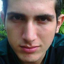 21 anos, Estudante de Engenharia Civil.