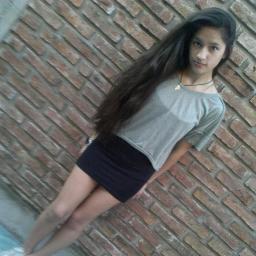 Hola soy Thais , pero me dicen Thai:) , tengo 14 años, soy de Quilmes,Bs. As. , AMO la musica, JUEGO a la play y me encantan los zombies xD