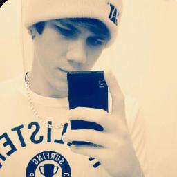 ImHolli's profile picture. Just Chilln.