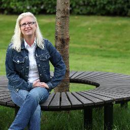 EvaOlsson10's profile picture. Vänster och socialist samt pensionerad universitetslektor I sociologi som numera ägnar sig åt att renovera diverse renoveringsobjekt. Älskar retro och vintage.