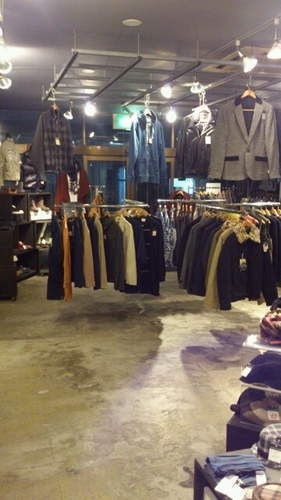 新品、中古ブランドを低価格で取り揃えております！！取り扱いブランド１５０以上納得のいく値段で取り揃えております。取り扱いブランド　BACKLASH roar SHELLAC　HystericGlamor　TMT　D&G　ATTACHMENT　N.HOOLYWOOD　LADMUSICIAN　RICO　セレクト全般！！！