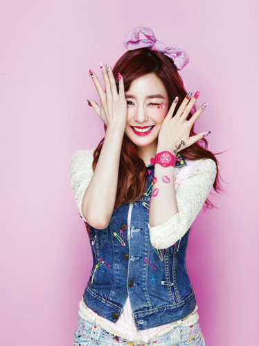 Korean-American singer, dancer and model. member of the fantastic South Korean nine-member girl group, Girls’ Generation, one of the main vocalists.