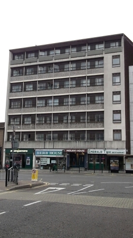 This is a small tower block with 52 apartments.The landlord is @MidlandHeart.This is about what tenants have to put up with, their views and for their info.