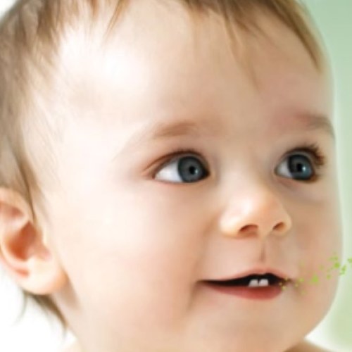 CAMOMILAbaby C é um composto 100% natural indicado para o alívio dos sinais e sintomas associados com a primeira dentição. CAMOMILAbaby C não é mediamento.