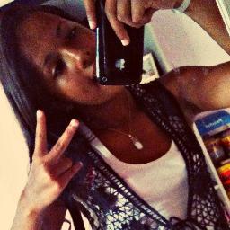 Sou ciumenta, boba, insegura, romântica, chorona, mandona, orgulhosa, irônica, sonhadora, exagerada e dramática. Gostou? Follow-me. *o*