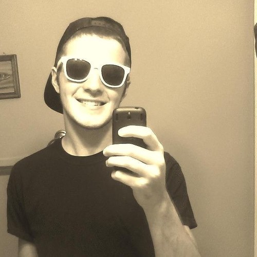I'm 17, single, and I go to Byrnes!! HMU:)