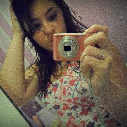 Procure sua felicidade sem depender das pessoas. (Miley Cyrus)