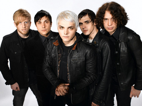 Unofficial My Chemical Romance fan twitter. THE LEGIT UPDATE PAGE! Stay instantly updated! WE ARE NOT THE BAND.