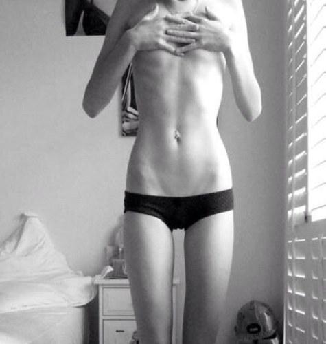 16. Norwegian. Height: 1.60/5'2. CW: 47kg/103 lbs. GW: 40kg/88 lbs #selfharmer #depressed