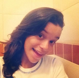 Veja a nossa vida como está mas eu sei que um dia a gente aprende Se você quiser alguém em quem confiar Confie em si mesmo Quem acredita sempre alcança