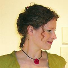 Designer-Maker & Materials Specialist. Lover of Architecture, Ceramics, Concrete, Japan...