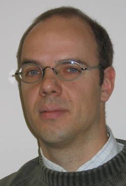 Born in the Netherlands, 1968. MSc Applied Physics in Eindhoven ('92), PhD Fluid Mechanics in Toulouse ('96). Working for a major petroleum company.
