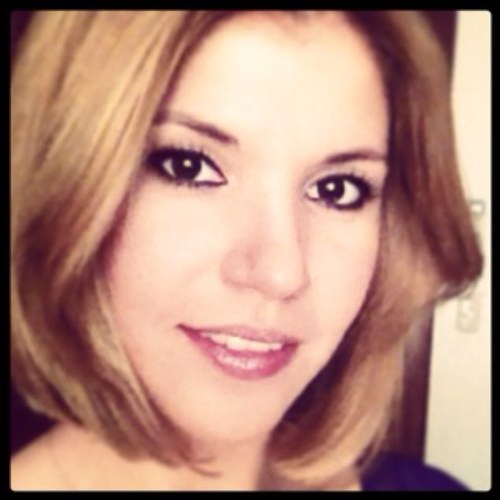 Madre, esposa, arquitecta, maestra de ballet clásico, ... Disfruto la buena música, el buen vino y la buena compañía. soy felizzzzz