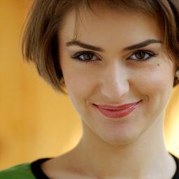 Актриса, ведущая на радио и телевидении.