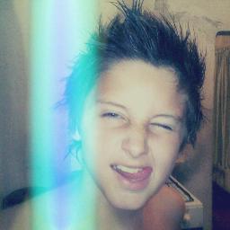 soy BELIEBER BOY ,tambien soy de River Plate...
Amo la musica , bailar y estar con mis amigos . 
SEGUIME Y YO TE SIGO gracias