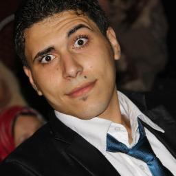 أسلُوبي غريب أحيانا
آغيب گثيراً ولا اسأل
أشتـااق ولا أخبر أحد بذلك
ألتقي شخص أحبه ولا أحادثـه
شخصيتي لن يفهمهـا أحد
لكن بين أضلاعي للأسف قلب صادق
