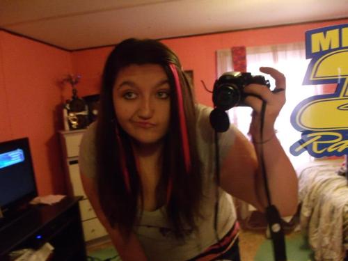 im a student at pchs im 17 years young im inlove with brantley gilbert.. im currently single so leave it