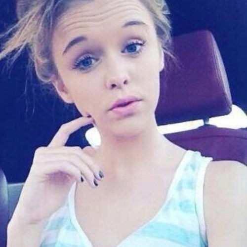 Hi,my name is Amy.i'm a #Directioner #Belieber #Brat #Lovatic and im in love with the janoskians and acacia clark .if u follow me thanQ so much