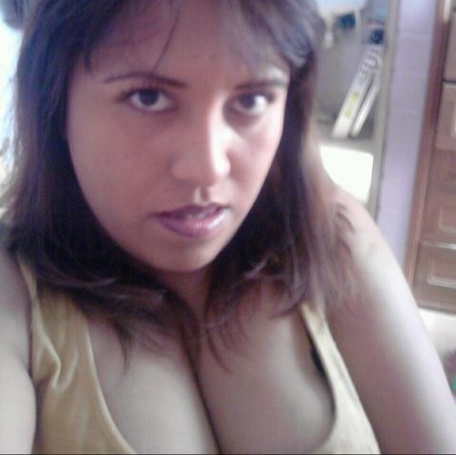 Muy amiguera y me encanta escuchar musica y amo amis bbs. La vida es bella....
