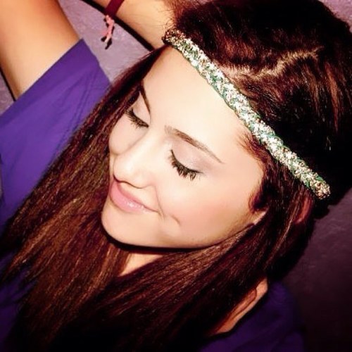 Hi I have an idol and her name is Ariana Grande ❤
