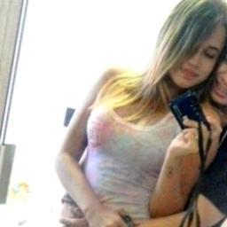 Talvez meu amor tenha aprendido a ser menos amor só para nunca deixar de ser amor