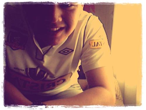 hola po' ctm :) xd na mentira en buena sigueme & te sigo apenas vea tu follow soy muy buena onda & espero muchas cosas buenas de este año 2013 ♥'♥'♥'
