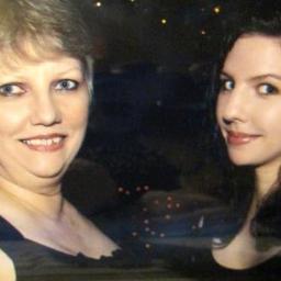 sharonlarge's profile picture. 