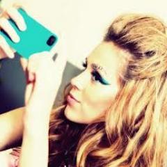 Você com seu jeito meigo me conquistou e ensinou que não importa a distância o que importa é o amor. I 3 you @sophiaabrahao