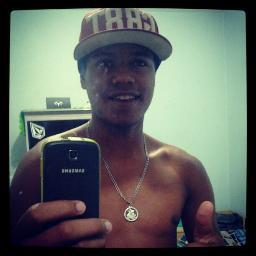 Twitter   segui ai que sigo de volta :)
Instagram  @duh95
Instagram  3 & follow me