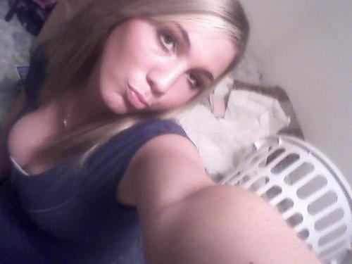 hornykitten1104's profile picture. 