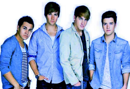 nicolarossi97's profile picture. i love so so much  @bigtimerush @HeffronDrive @jamesmaslow @TheCarlosPena @1LoganHenderson with all my heart