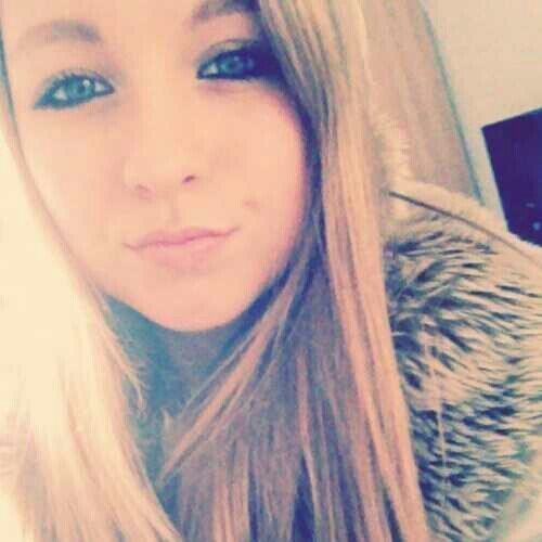 LarissaBitchxxx's profile picture. als ik mocht kiezen, zou ik weer een klein meisje willen zijn...