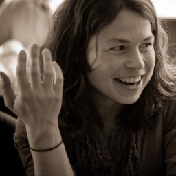 Poet & fiction writer, oceanography PhD & occasional container-ship rider. Author of AN INTRODUCTION TO ERROR (2025, @CornerstoneUWSP). she/her