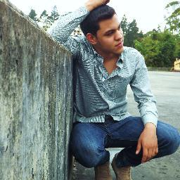 Amante de lo que está más allá de la superficie de los seres y las cosas. Racional, intuitivo y con muy buen sentido del humor!. UCV