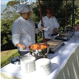 Somos una empresa dedicada a la realización de eventos, tanto corporativos como particulares. Desde 1998 integramos una cantidad importante de servicios.