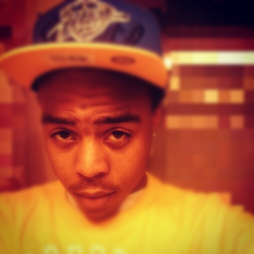 Welcome......Devin Collins.17.....#LaFamilia #FamilyFirst #Single Young nigga on a mission....I'm famous bitch google me.© Singer/Rapper/Producer