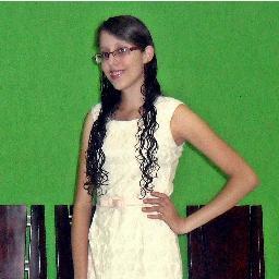 O peso da tribulação me quer no chão,
Cansar as minhas asas pra poder não voar.
O Teu chamado é o que me faz viver.