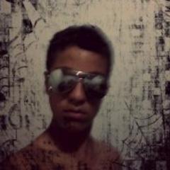 Não deixe de ter alguém ao seu lado
por puro medo de ser feliz.
A única falta que terá,
será desse tempo que, infelizmente,
não voltará mais.