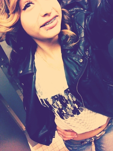 i Follow back , follow me first thou | 15 | Sophomore at SHS | Single(: