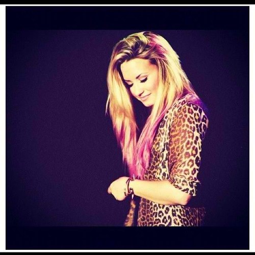 1Dlovatic2142's profile picture. i am me. im a 16 year old girl just trying to make it in this world. death is peaceful, easy. life is hard.