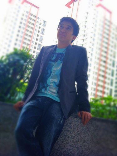 kyleyannis's profile picture. (╮°-°)╮┳━┳ (╯°□°)╯ ┻━┻ doglover*cook*baker*geek*wakeboarder*DBA       - I give moles a good name