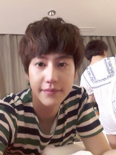 Verified from @KodePekaRP_ 88line. Cho Kyuhyun. Super Junior Maknae Evil B).WGL COUPLE w/ @_jvngevnji .KECE AKURAT. Single
