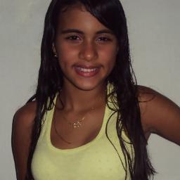 ela é daquelas que tu gosta na primeira, se apaixona na segunda e perde a linha na terceira ♪♫ :B