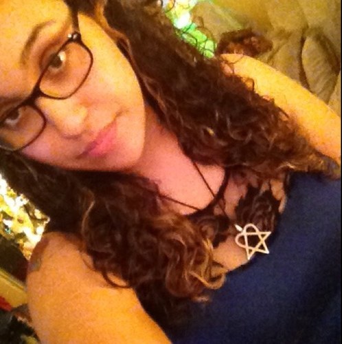 18, pretentious, potty mouthed, and Avenger obsessed. I also like boys, bands, and books.