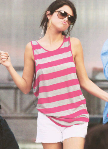 @KatGraham Follows♥ My real name is Jordyn Paige♥#TVD #TeamBonnieBennett!