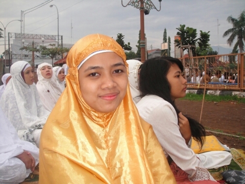 SURGA DI BAWAH KAKI IBU