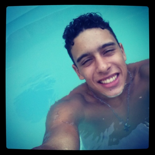 paz e amor é o que eu quero pra nós,e que nada nesse mundo cale a nossa vóz !